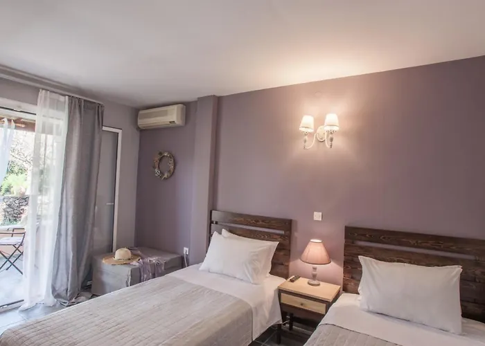 Tellis Bed and Breakfast 3*